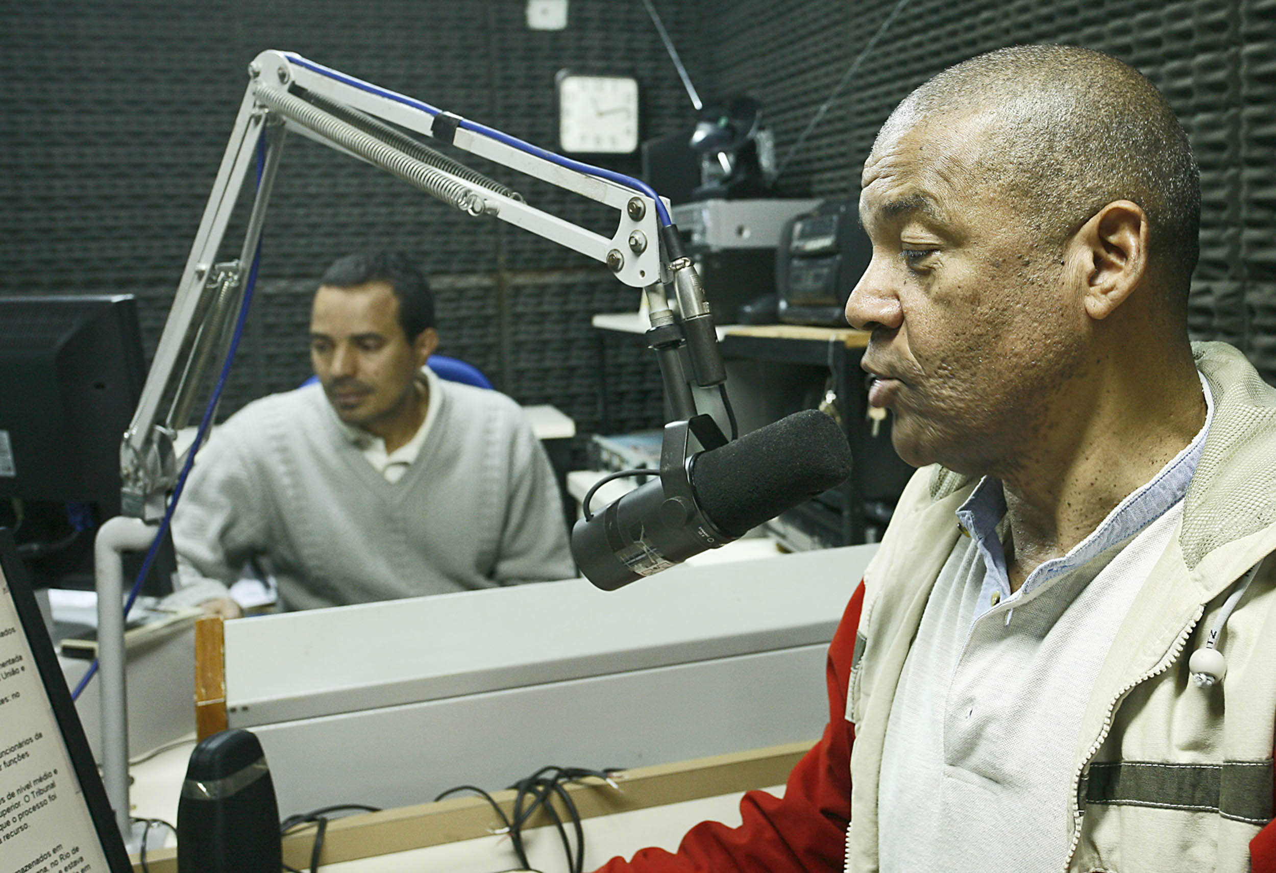 Ademir de Souza e Nilson Fidélis no estúdio 