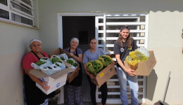 Alunos do curso de Agronomia realizam doação de hortaliças para instituições sociais