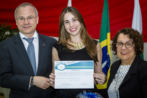 Estudante Janaina Macieiro Bragatto, premiada