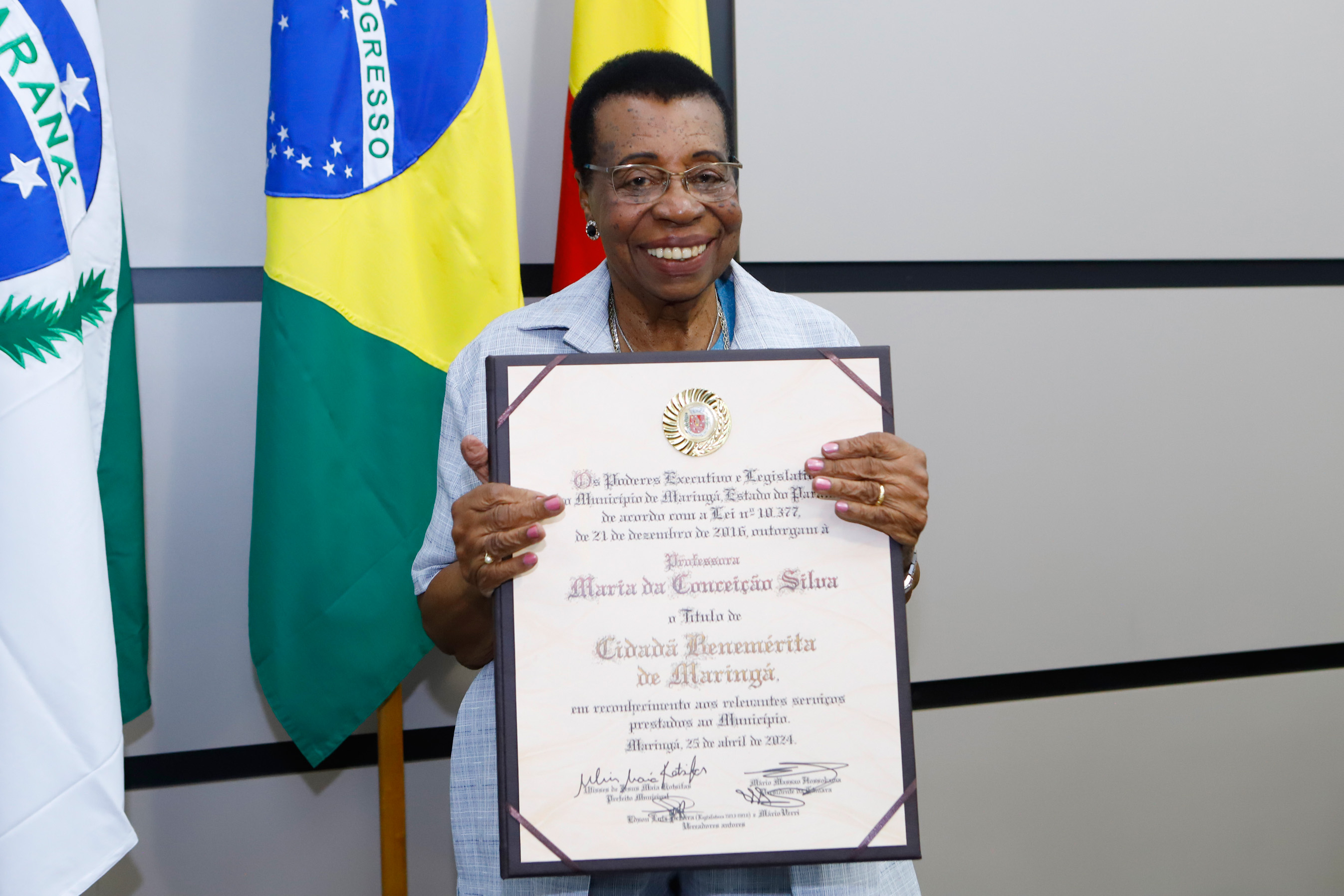 Professora aposentada da UEM recebe título de Cidadania Benemérita da Câmara de Maringá