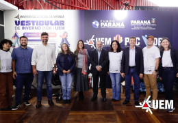 Representantes do Governo do Estado visitam estande da UEM na Expoingá